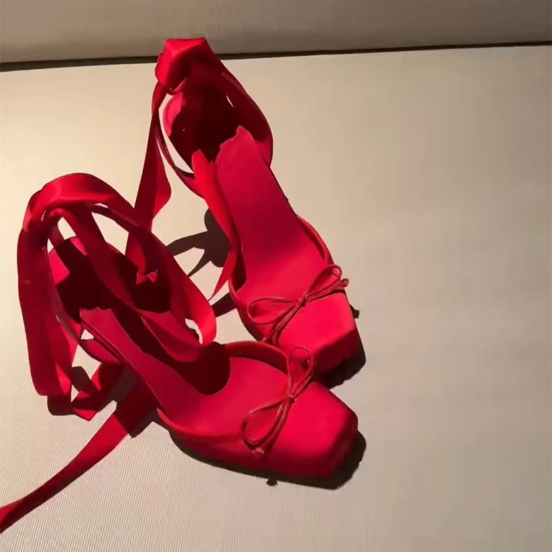 Rote High Heels, Damen-Knöchelriemchen-Sandalen mit plissierter Schleife, Ballerina-Hochzeitsschuhe mit Kreuzschnalle