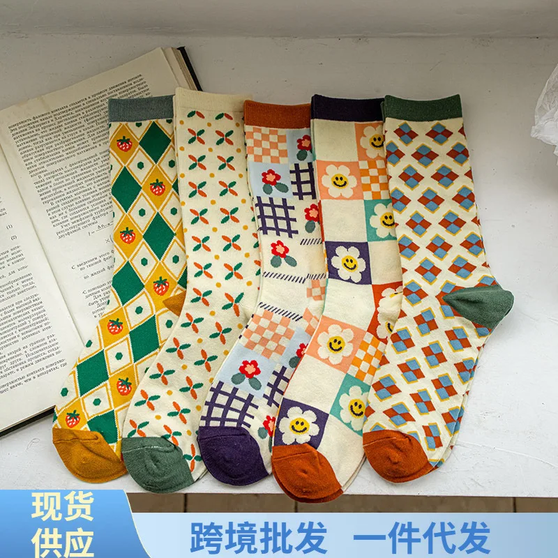 

Women's Autumn and Winter Sweat-absorbing Japanese-style Diamond-patterned Mid-calf Socks with A Fashionable School Style