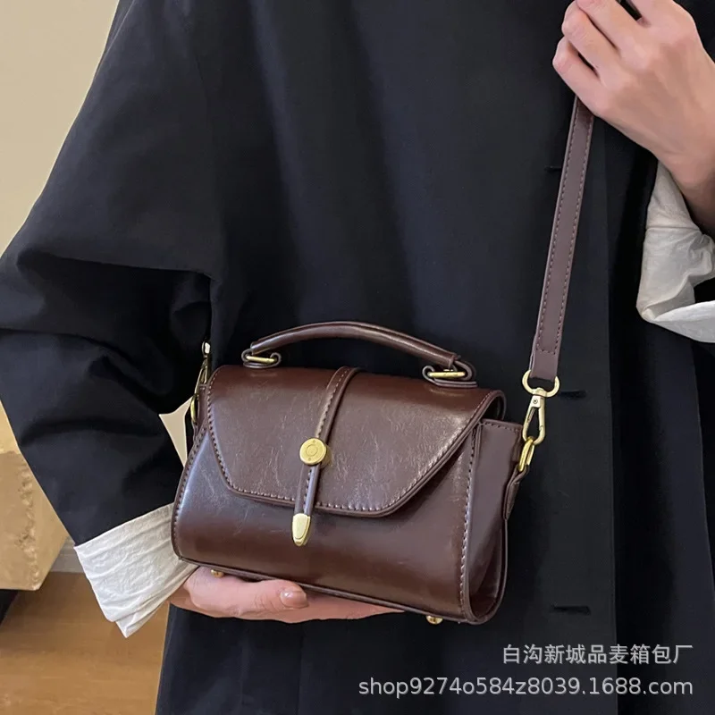 

2025 Niche Light Luxury Convertible Retro Bag - French Temperament Portable Women's Shoulder Messenger Bag