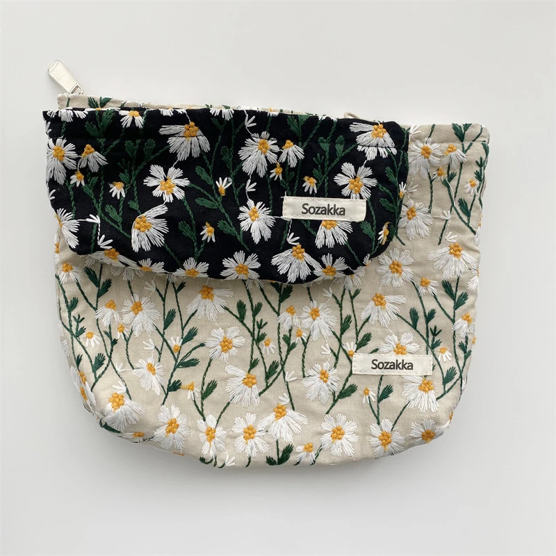 Bolsa de cosméticos con flor de Margarita bordada, bolsa de viaje portátil de gran capacidad, bolsa de almacenamiento de lápiz labial y maquillaje para mujer
