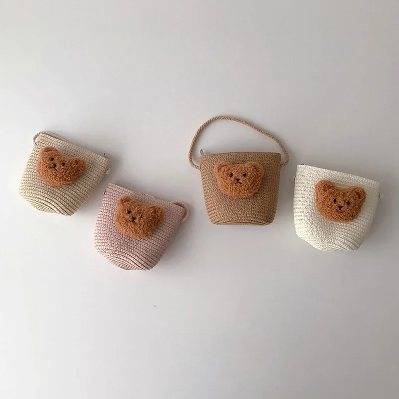เกาหลีน่ารักหมีเด็กCrossbodyกระเป๋าฤดูร้อนHandmadeทอฟางไหล่กระเป๋าสําหรับสาวท่องเที่ยวกลางแจ้งเด็กกระเป๋าถือเหรียญ