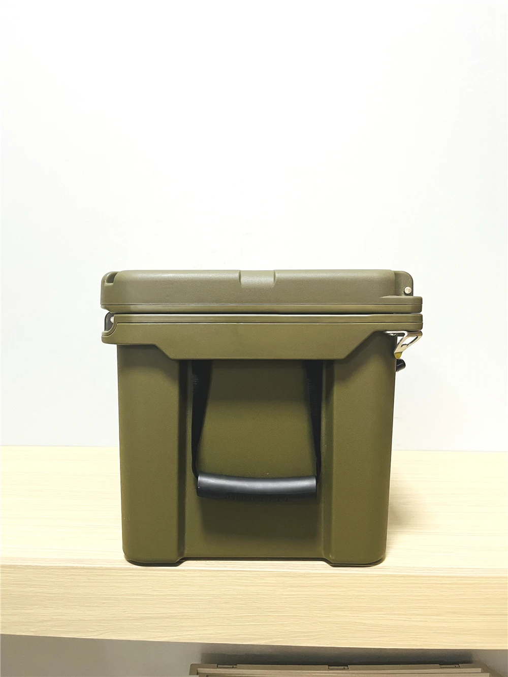 Customized Color American Style 37 QT Bio Food Grade PU Foam Insulated Cooler Box Hard Fishing Camping Ice Chest Container