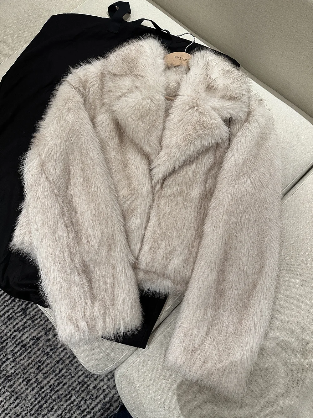 Women Faux Fox Fur Coats Solid Fur Jackets Turn Down Collar Long Sleeves Coverd Button Thick Warm Fur Casual 2025 Autumn Winter