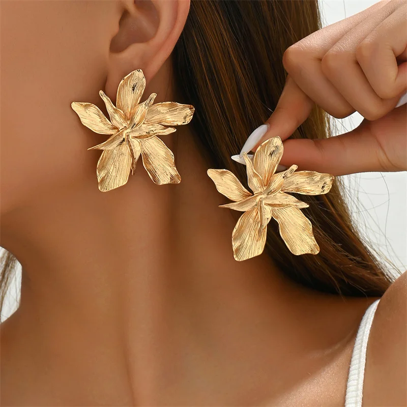 2024 New Vintage Metal Gold Color Flower Big Earrings For Women Fashion Floral Statement Earrings Jewelry Gift Wholesale