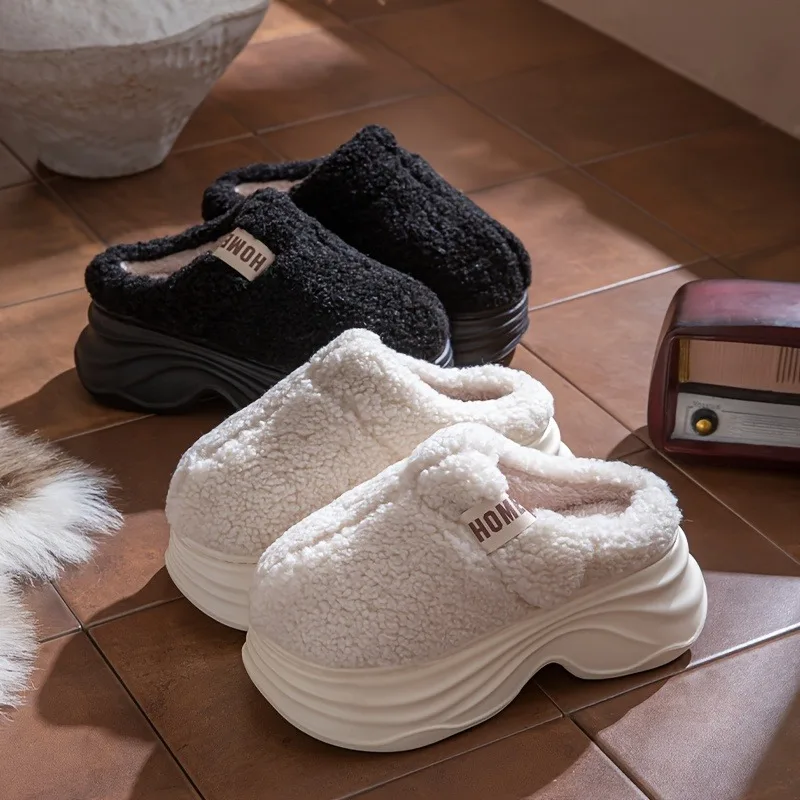 شباشب قطنية بسيطة جديدة بلون سادة لعام 2025 للنساء، أحذية دافئة ومريحة مضادة للانزلاق ونعل سميك للخريف والشتاء
