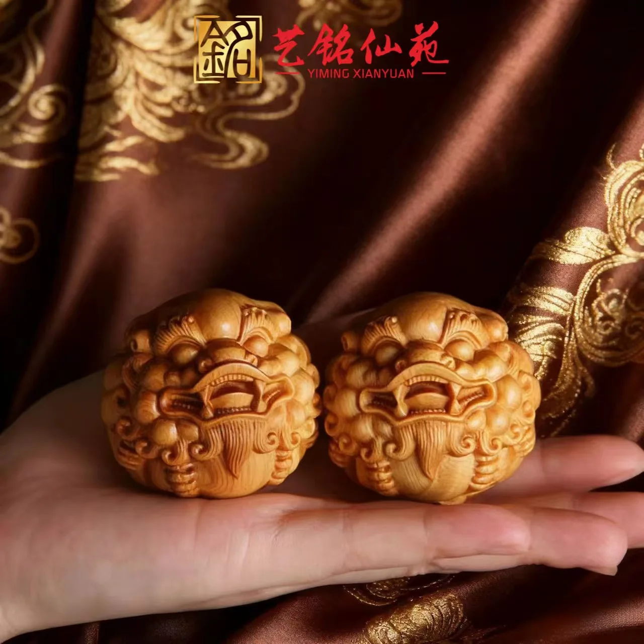 Golden Sandalwood Carved Lion Head Massage Balls Pair Cypress Pixiu Hand Balls Solid Wood Fitness Balls Souvenir Gift