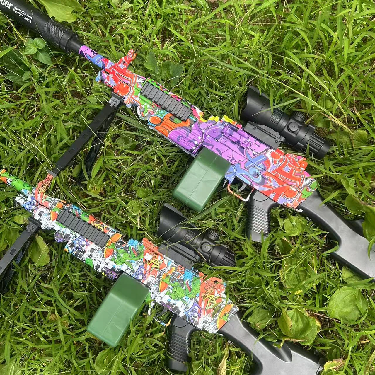 M249 Pistola giocattolo con sfera in gel a caricamento manuale con caricatore inferiore, più colori disponibili, regalo di Natale di Capodanno per ragazzi, modello di gioco Stesso stile