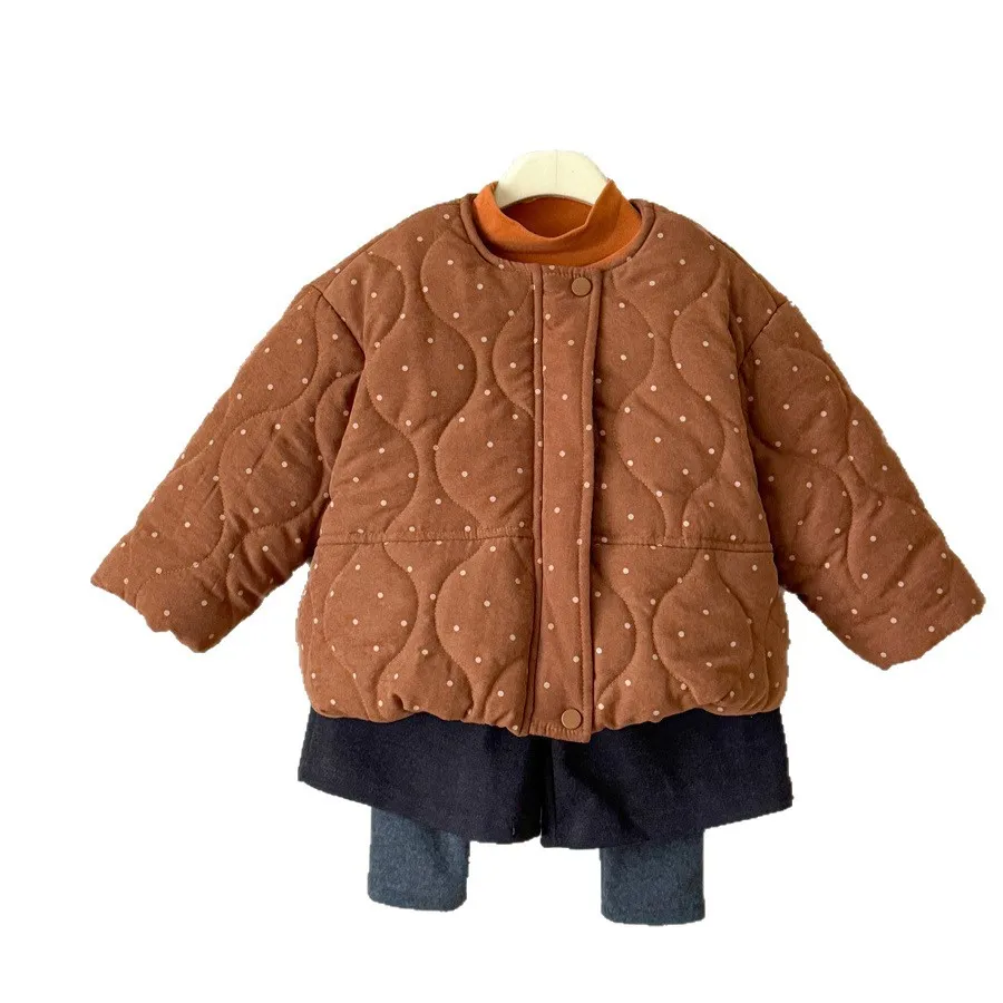 معطف شتوي قطني منقط للفتيات لعام 2025 منتج جديد من سلسلة سين النسخة الكورية فضفاض ومتعدد الاستخدامات