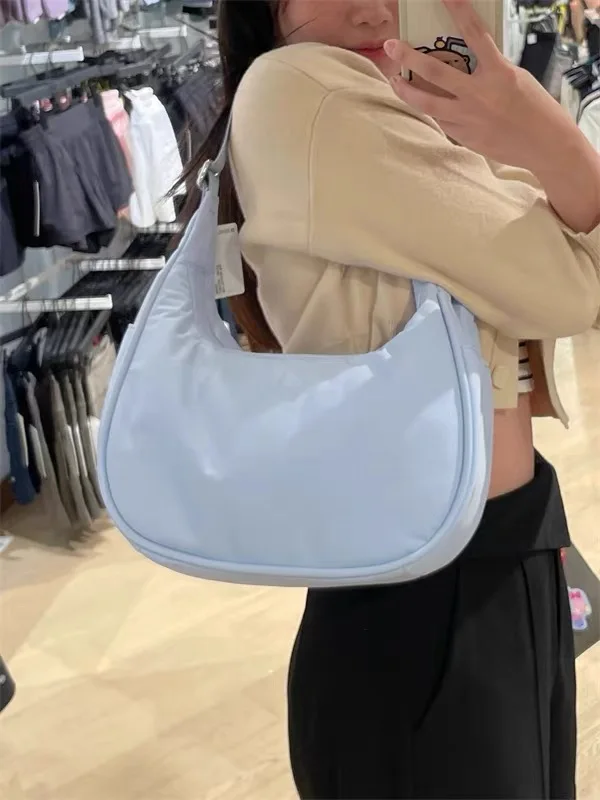 

Summer Lightweight Nylon Bag Breadsti Design Handbag oulder Bag Faion Trend Casual Use Medium Size for Men And Women