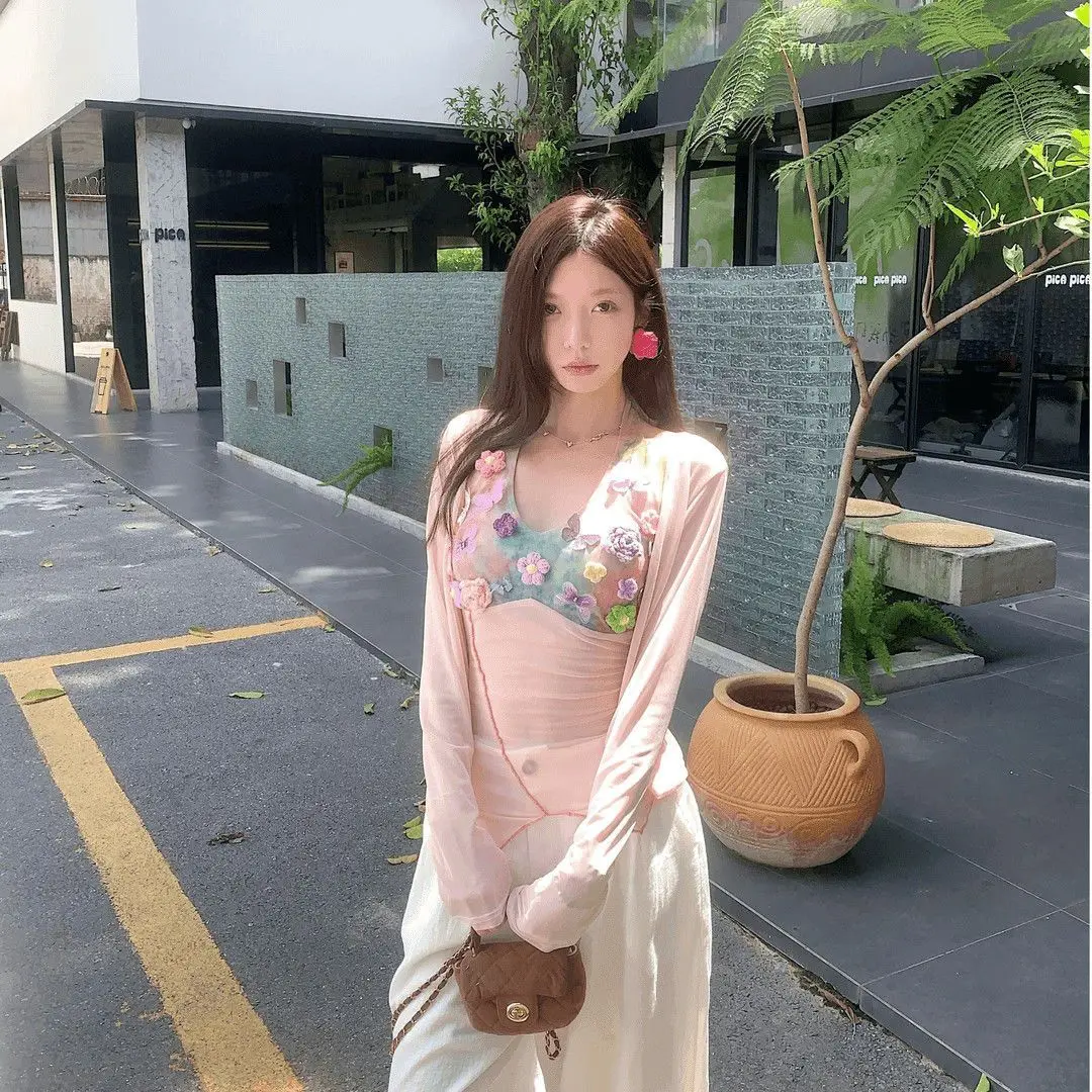 Two sets of Sweet Spice Girls Heavy Industry three-dimensional fashion flower neck vest + summer cardigan top