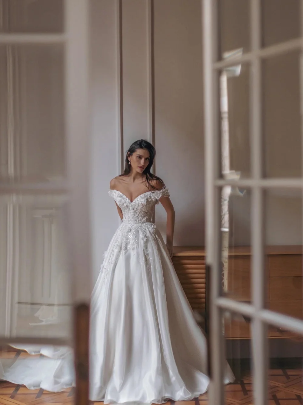 Stilvolle schulterfreie Brautkleider, sexy Brautkleider mit Applikationen, anmutige bodenlange Brautkleider aus Tüll, Vestidos De Novia