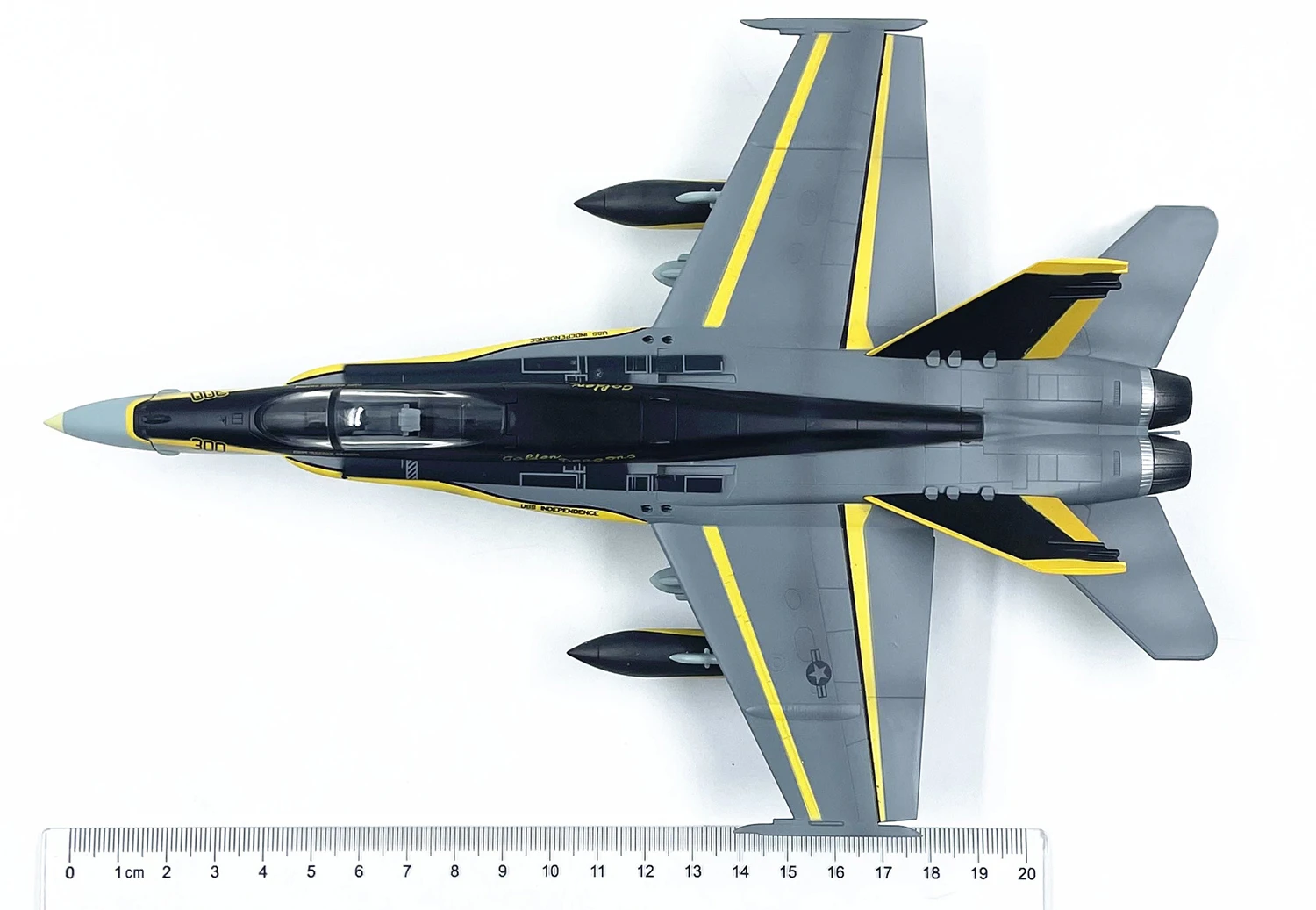 1: 72 US F/A-18C f18 fighter model E37116  Finished product collection model