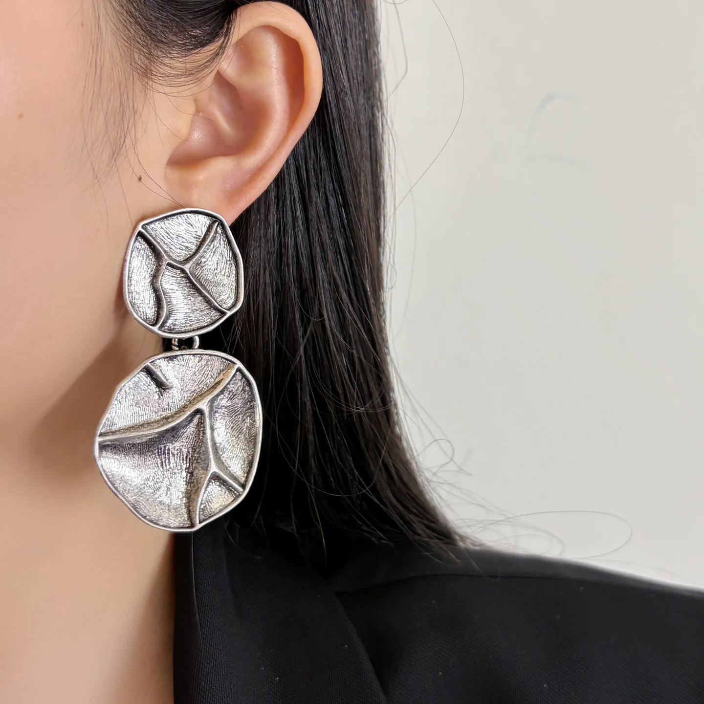 Retro Irregular Round Pendant Earrings Brushed Lotus Leaf exaggerated Dangle Earrings Light Luxury High-end Women Party Jewelry