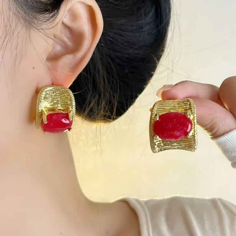 

Retro Style Square Metal Earrings for Women with Red Gemstone Accents Slimming White Enhancing Gold Frosted Studs for Daily Comm