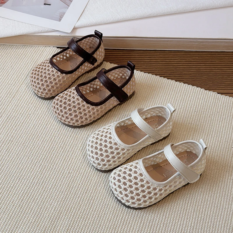 

Новые детские туфли из дышащей сетки и кожи с перфорацией в корейском стиле, весна-осень 2026: модные, легкие, нескользящие