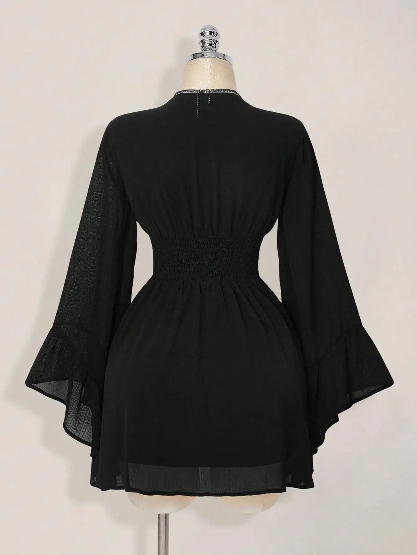 Robe courte noire à col en V pour femme, cintrée à la taille, avec manches cloche, en mousseline fluide, tenue automne-hiver