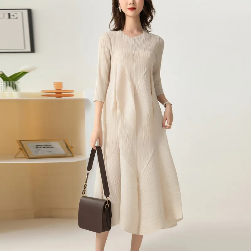 Pleated Loose Size Women's Dress New 2022 Spring and Autumn Solid Color 3/4 Sleeve V-Neck Mid Length Elegant Flower Bud Dress