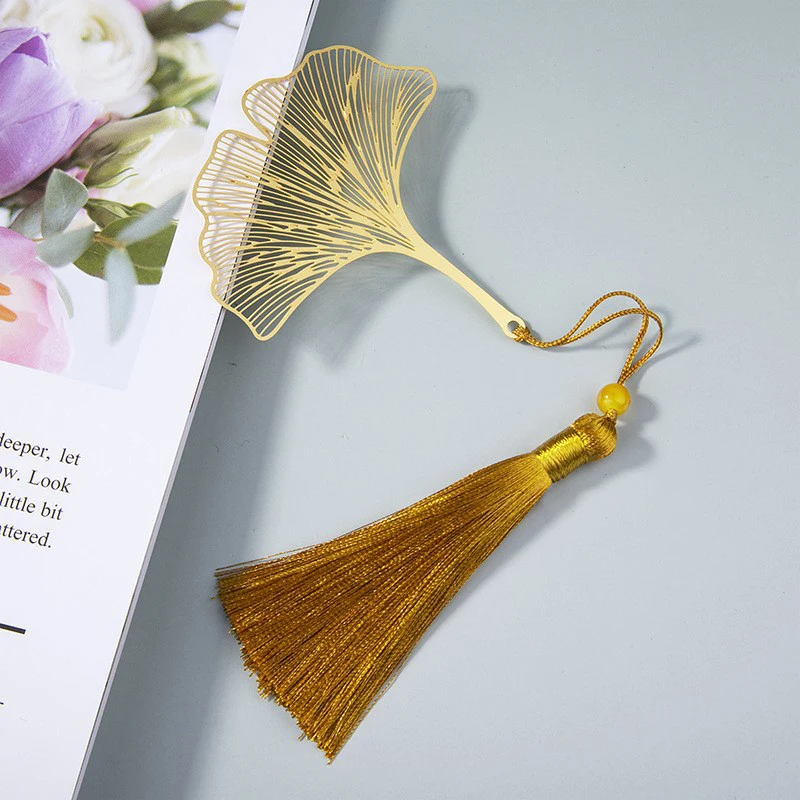 Chinese Style Pendant Tassel Retro Pagination Mark Book Clip Golden Leaf Hollow Bookmark with Chain Page Marker