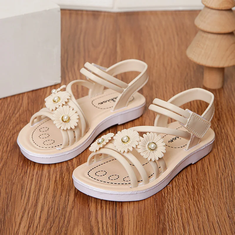 2024 Hot selling Girls Sandals Student Fashion Outwear Anti slip Soft Sole Cute Shoes Casual Summer Middle Children Sandals