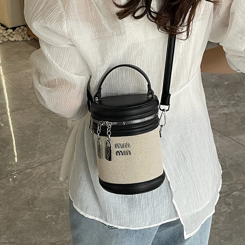 

Chic Stylish Clutch Mini Bag For Women Night Out With Vintage Look And Simple Letter Logo Messenger