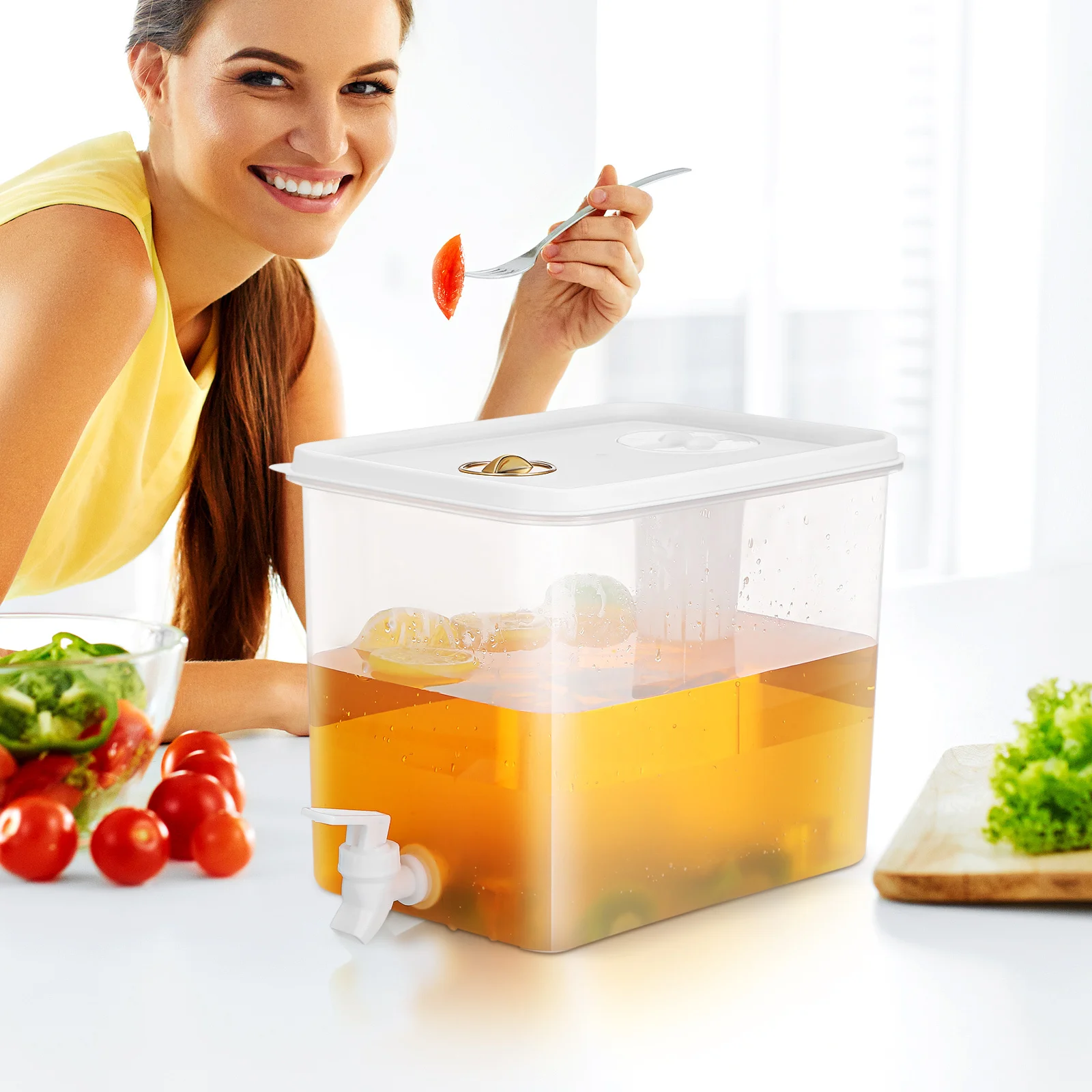 

Drink Dispenser for Fridge Leak Proof Plastic Juice Container 2 Gallon Beverage Dispenser with Spigot for Party Kitchen