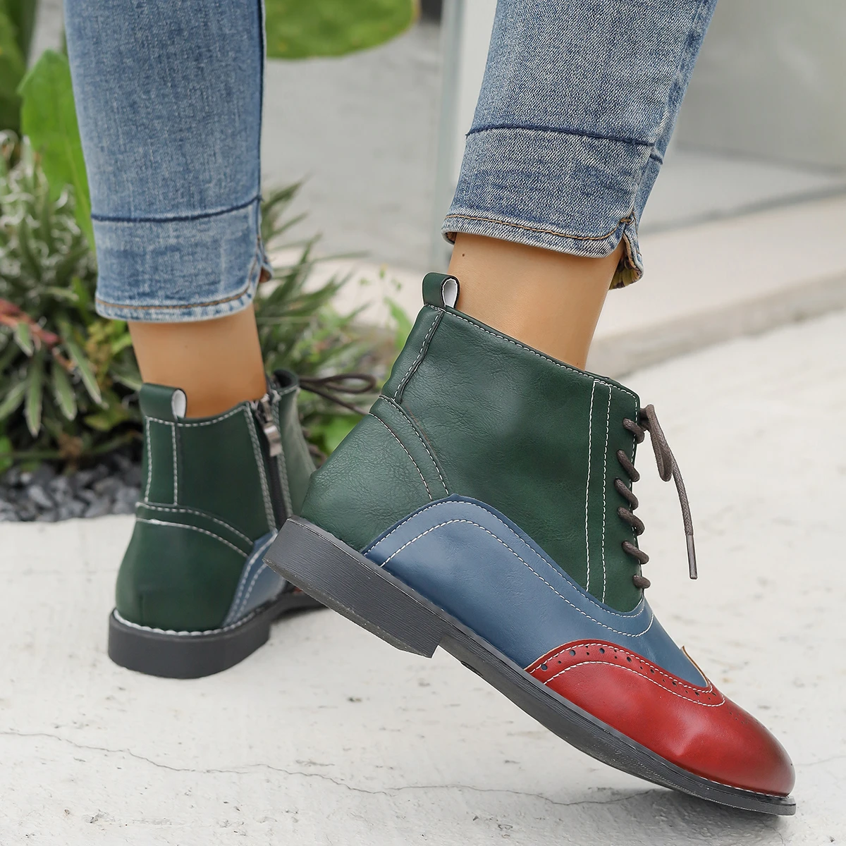 Botas de tornozelo de couro do plutônio da cor misturada para as mulheres 2024 moda alta superior rendas até brogues sapatos mulher zíper lateral saltos planos botas curtas