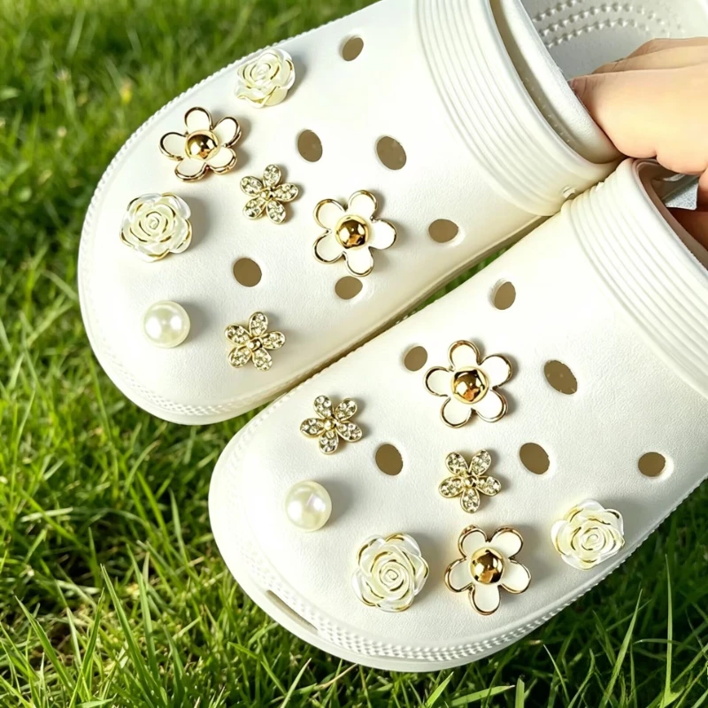 14PCS Fashion Shoe Charms Diamond Flower Pearl Buckles Water Rose Daisy for Sandals Clogs DIY Accessory Gifts