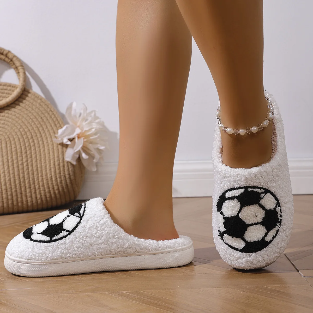 Cartoon Leuke en Interessante Voetbal Dames Slippers Indoor Warm Comfort Lichtgewicht Slaapkamer Beknopte Winter Katoenen Schoenen