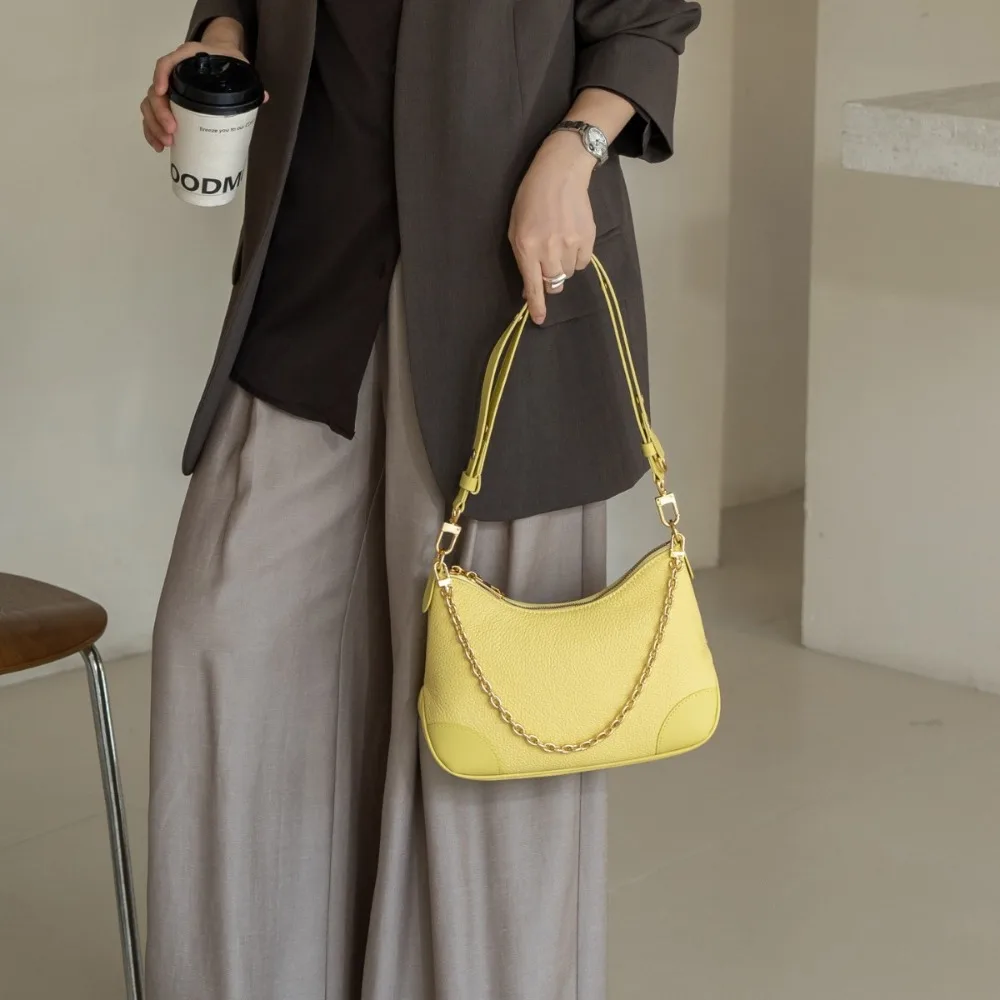 2026 New Women's Bag Fashionable Versatile Single Shoulder Messenger Fashion Light Luxury High-end Niche Chain Single Shoulder