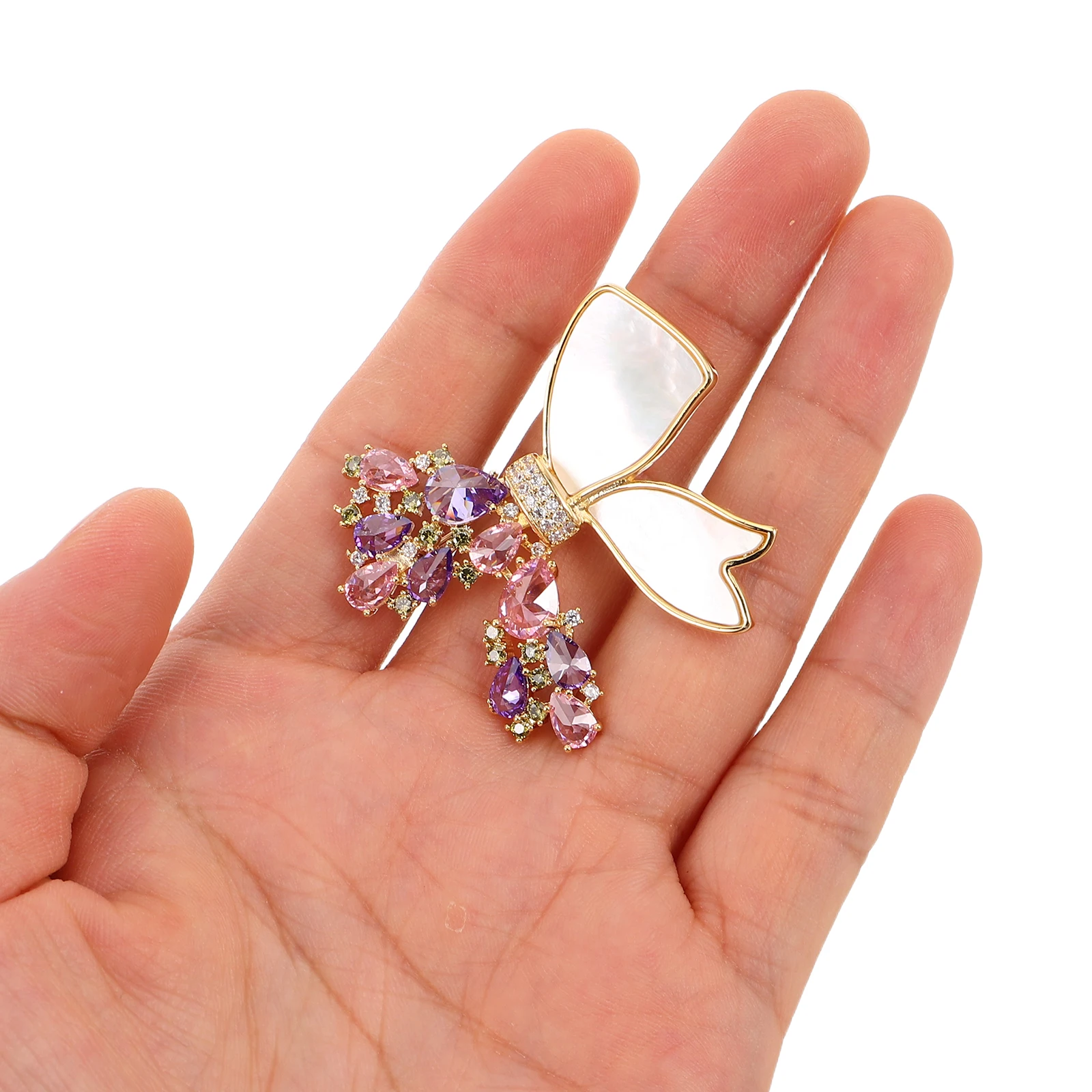 

Crystal Butterfly Brooch Pin Elegant Vintage Rhinestone Crystal Brooch for Wedding Dresses Shawl Lapel Pin Jewelry