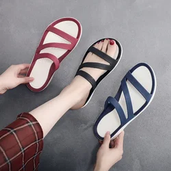 Frauen Sommer neue weiche Unterseite tragen Sandalen und Hausschuhe Trend Strand Hausschuhe Mode Freizeit schuhe Pullover Wort ziehen bequem