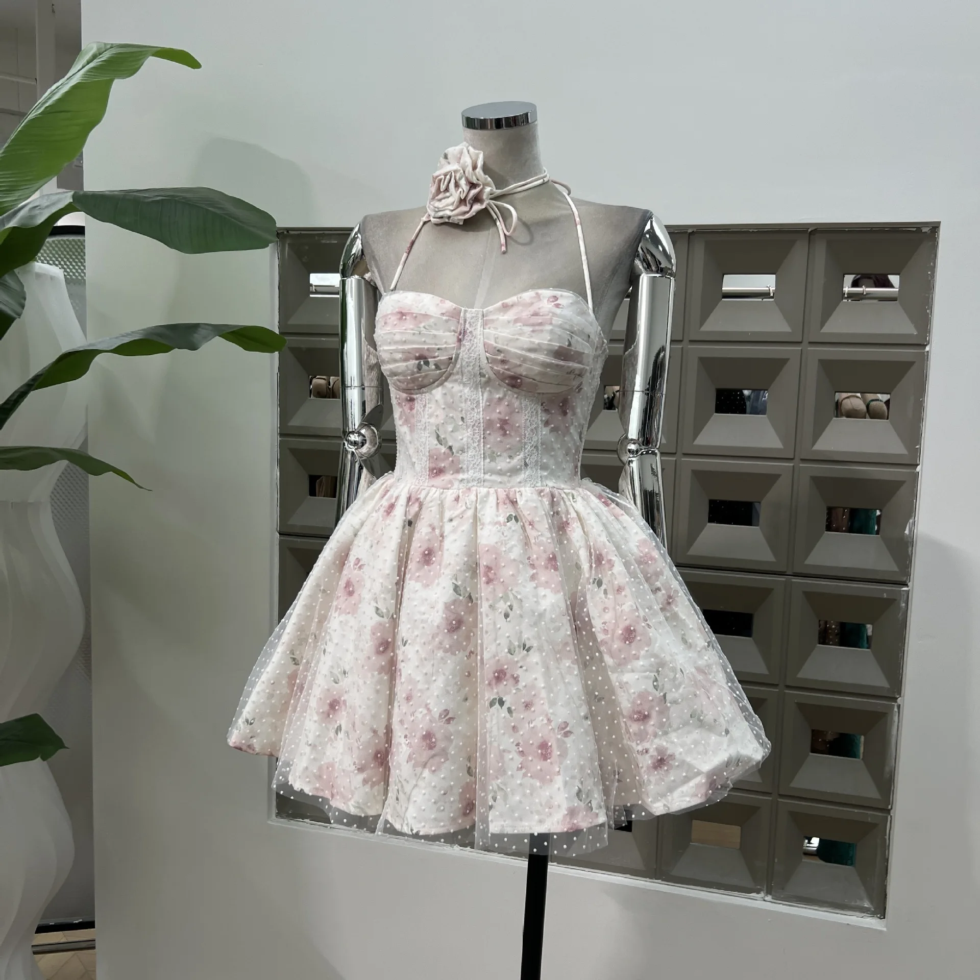 ファッションサマードレス女性ハイウエストウェーブポイントレースアップストラップレスショートドレス誕生日パーティー衣装ヴィンテージ花柄ガウン