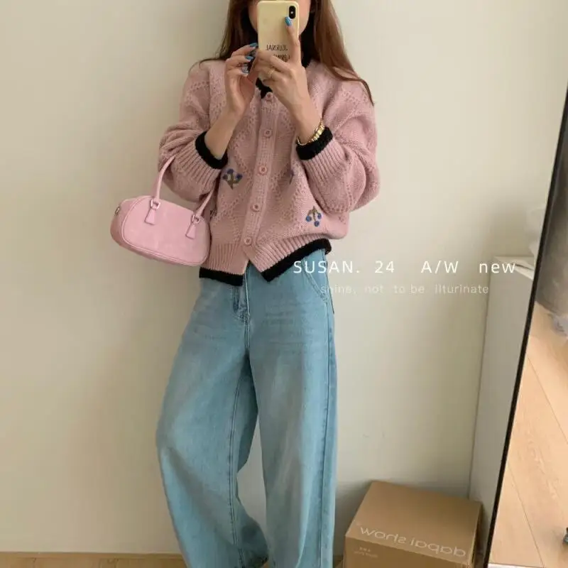 เสื้อสเวตเตอร์ถักไหมพรมแบบมีฮู้ดสำหรับผู้หญิง สไตล์เรโทร ตัดสี แต่งดอกไม้ ซิป นุ่ม สวมใส่สบาย เหมาะสำหรับฤดูใบไม้ร่วงและฤดูหนาว