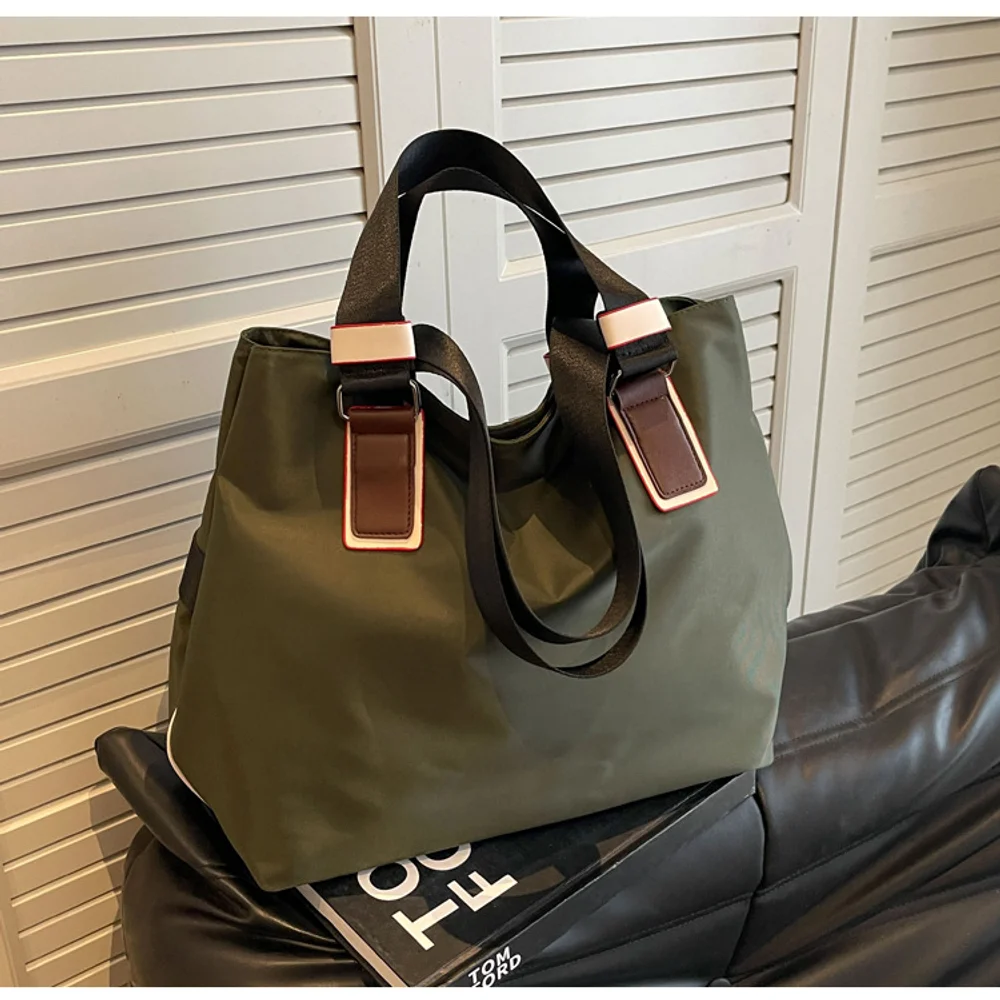 

New large capacity waterproof leisure handbag, travel bag, fashionable and versatile shoulder bag, student accommodation luggage