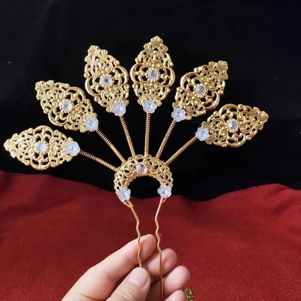 

Gold Thai Metal Leaves Hairpin Flower Yunnan Dai Style U-shaped Hair Fork Headdress Headwear Ethnic Style Hair Accessories Daily