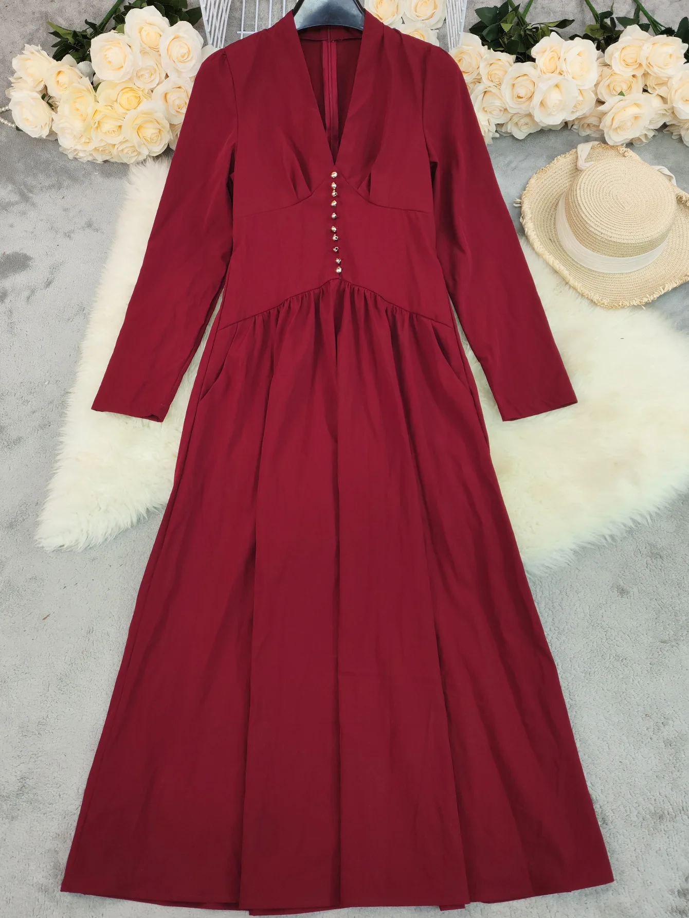 ชุดราตรีผู้หญิงแบบใหม่สำหรับฤดูใบไม้ร่วงและฤดูหนาว ทรงเข้ารูป กระชับเอว สีพื้น แขนยาว