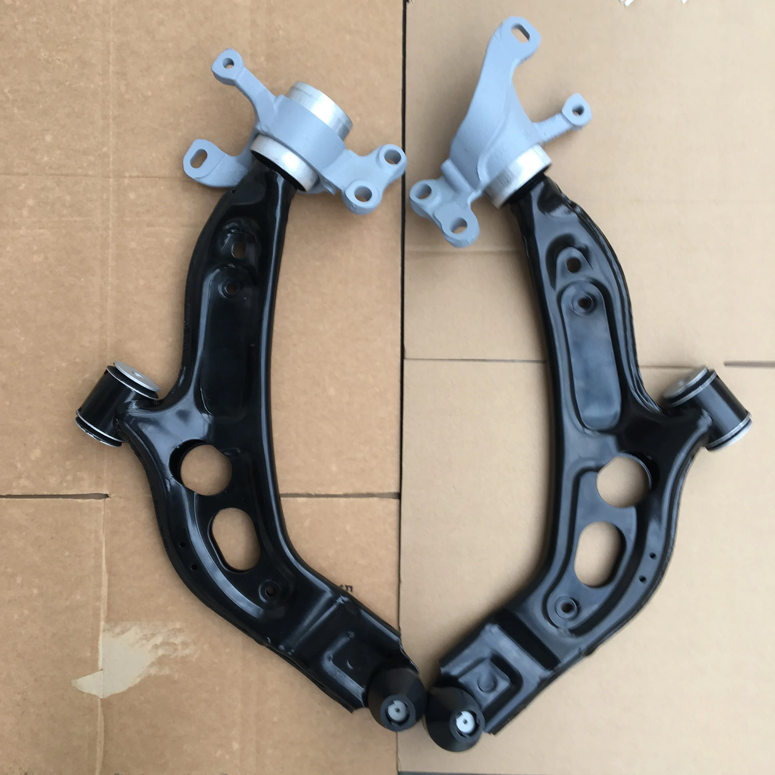 

Пара передних нижних рычагов для BMW 2 F45 F46 214 216 218 220 225 X1 F48 X2 F39 2014- 31126871301 31126871302 31122785113