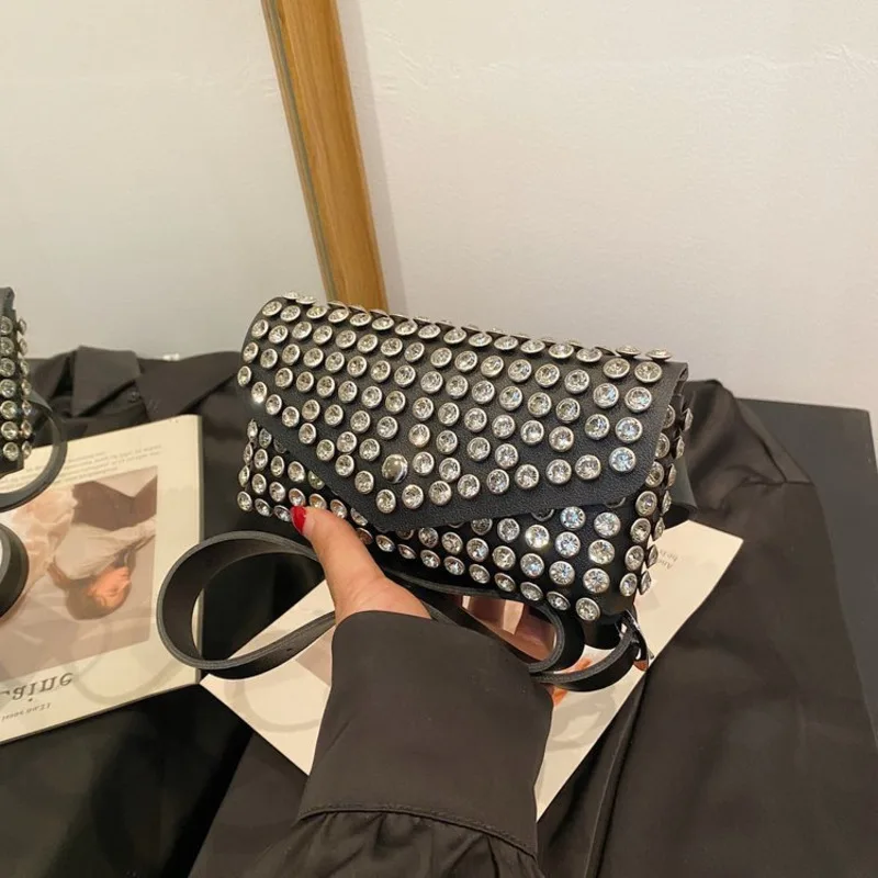 Bolsa de ombro embutida de diamante quadrada feminina, bolsa de axilas versátil tiracolo, personalidade única, nova tendência da moda