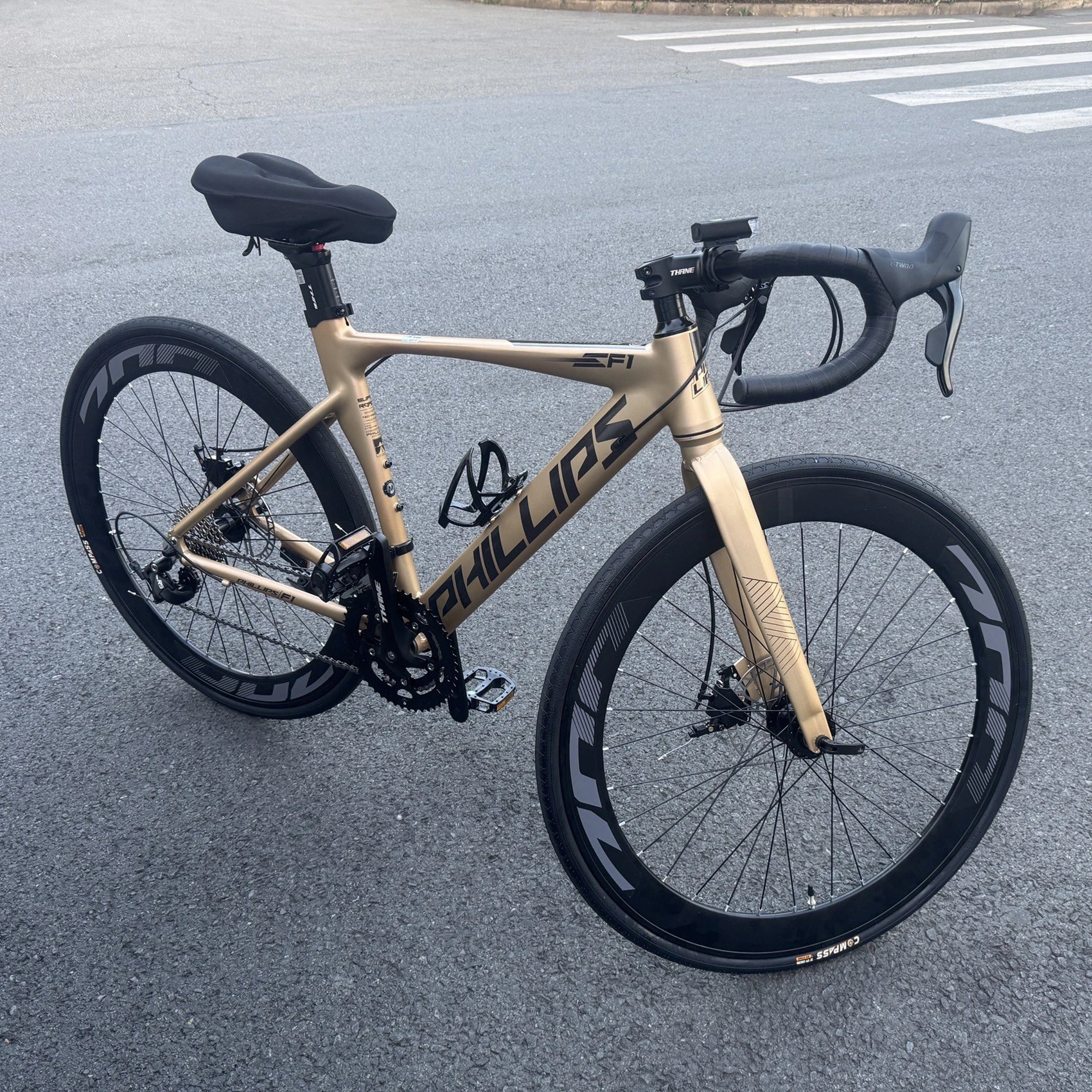 

Новый шоссейный велосипед 2026 года с изогнутым рулем 700C, легкая рама, двухдисковые тормоза, 27 скоростей, для гравийных дорог и гонок