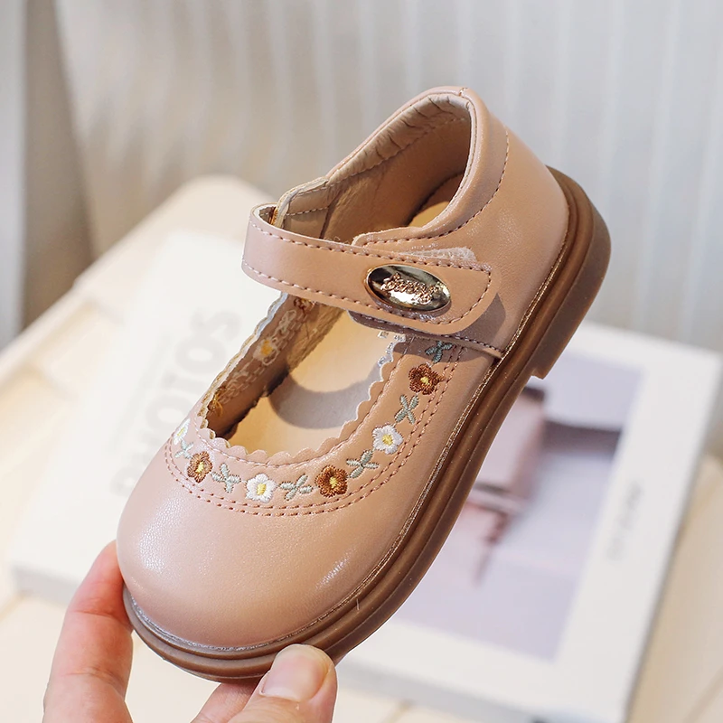 

Kids Leather Shoe 2025 Summer New Fashion Embroidered Flower Girls' Flat Shoes Causal Versatile Children Princess Shoes Non-slip
