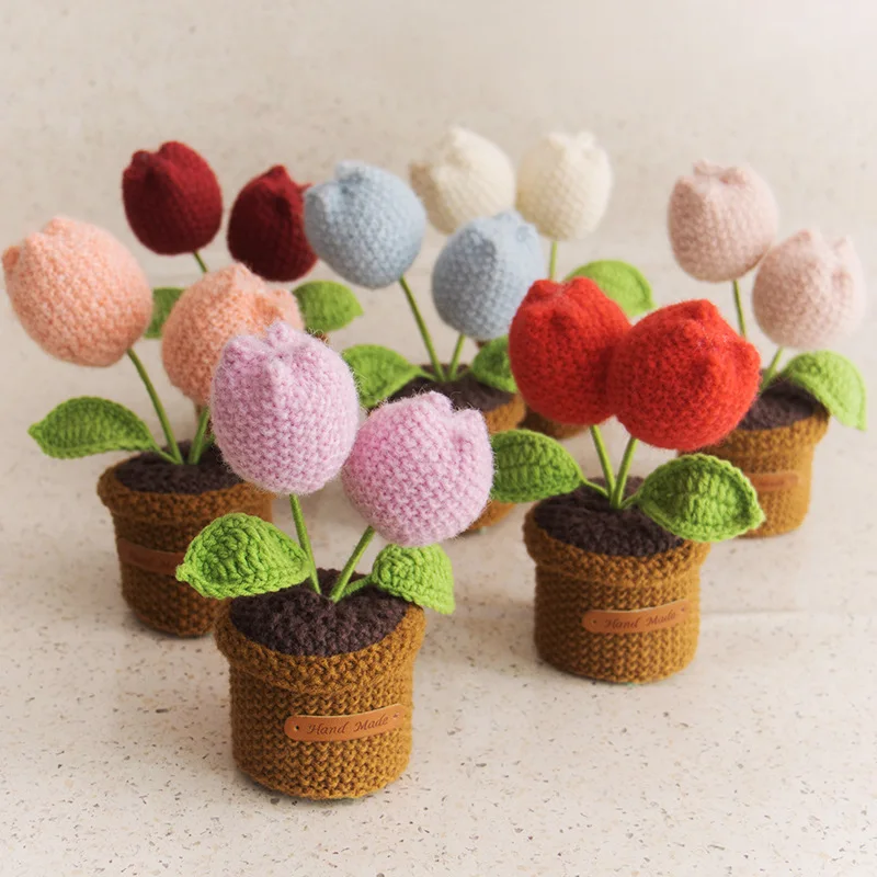 

Hand-woven wool small potted tulip finished products for home room decoration, standing flower pot ornaments