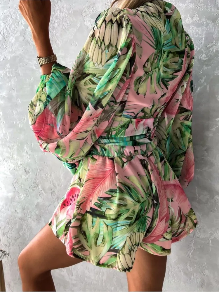 Tuta da donna sexy con scollo a V profondo Estate Casual Boho Beach Vacation Outfit Stampa di moda Pagliaccetti con maniche a lanterna Pantaloncini