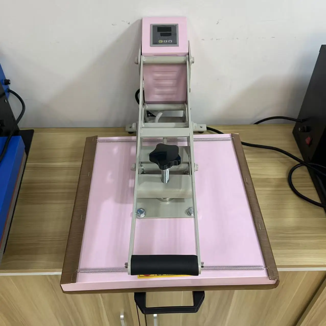 

Fashion Mini 38*38 Heat Press Machine High Quality Shirt Transfer Machine