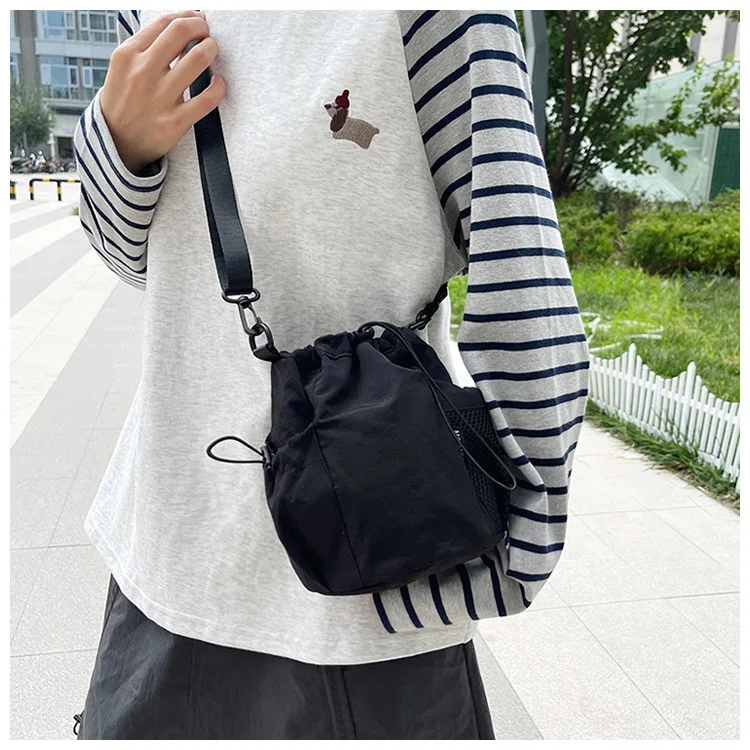 2026 Frühling Nylon Casual Umhängetasche für Damen, Modische Kordelzug-Beuteltasche, Vielseitige Handytasche für Unterwegs – Detail 12