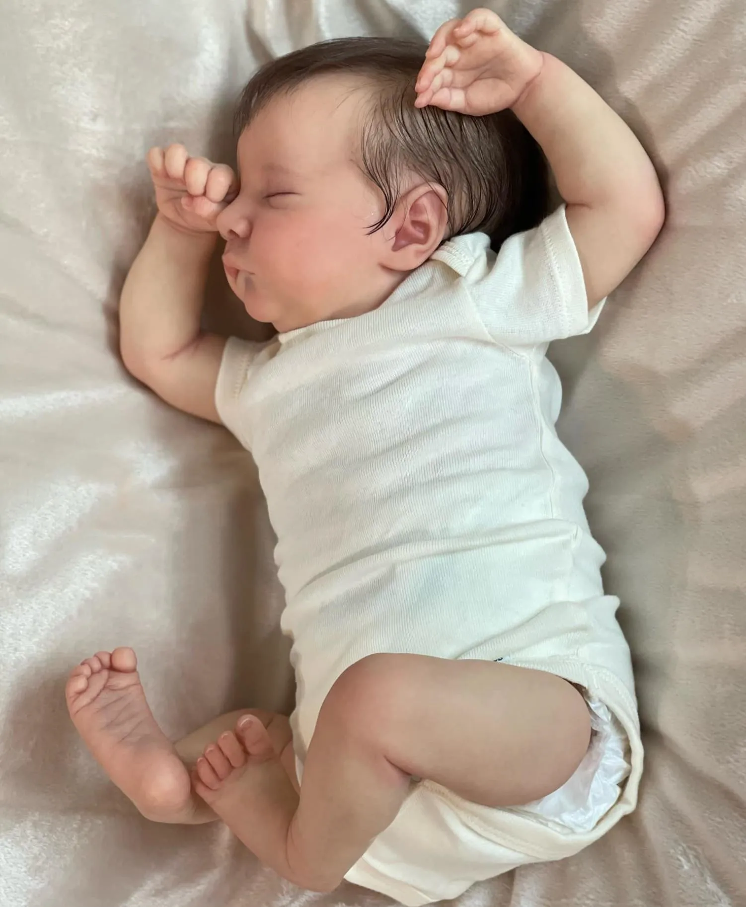 

19 Inch Soft Silicone Reborn Levi Asleep Baby Doll Toy For Girl 3D Skin with Visible Veins Like Real Cloth Body Kid Gift