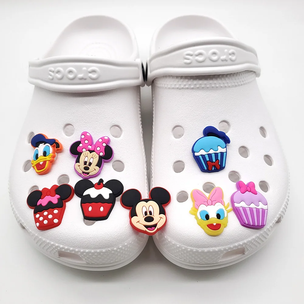 Disney Mickey Mouse Stitch sepatu gesper kartun mainan cerita Kawaii putri Frozen DIY PVC sepatu Aksesori Hadiah Dekorasi