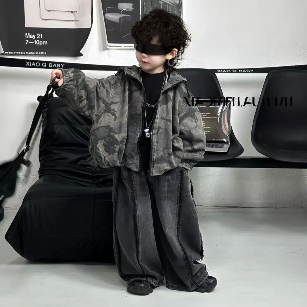 

Комплект из 2 предметов, весенне-осенний комплект одежды для мальчиков, камуфляжное пальто, куртка + джинсовые брючные костюмы, красивая одежда для малышей