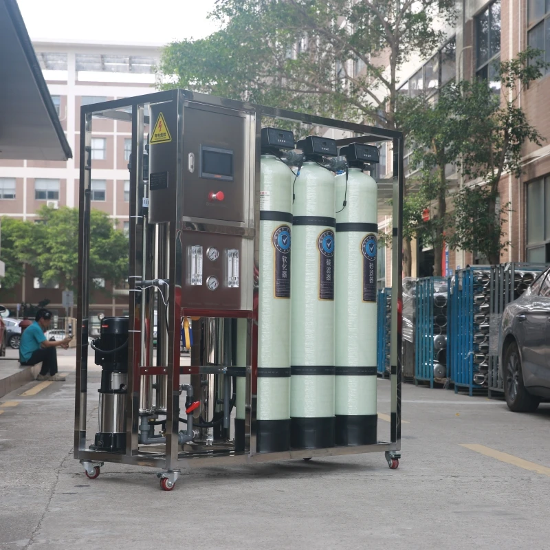 معدات معالجة المياه الفعالة لآلة نظام تنقية التناضح العكسي للنباتات سعة 500 لتر للمياه الصلبة