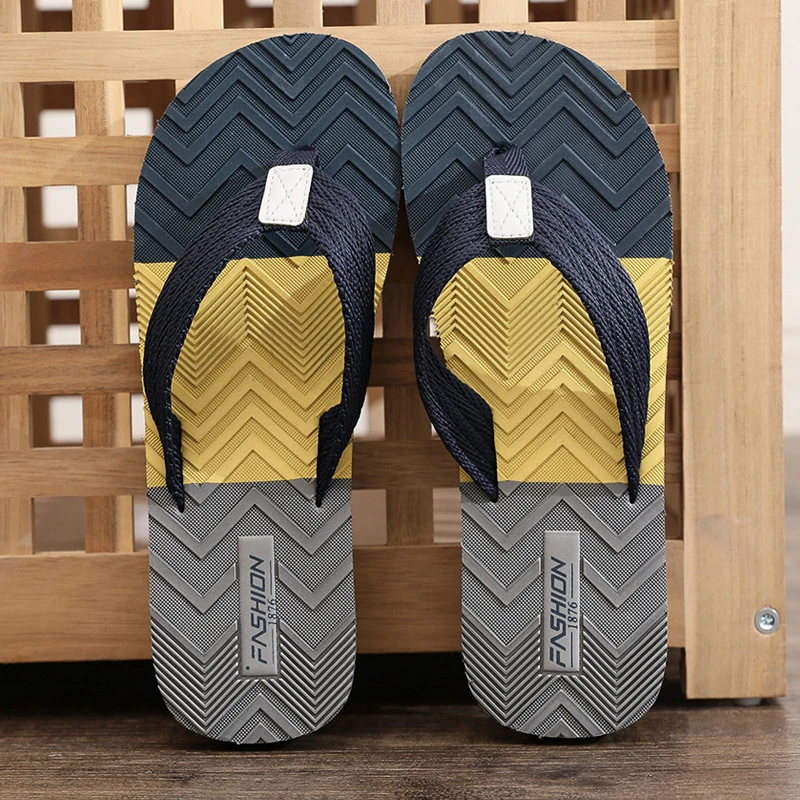 2026 New Slippers Men Flip Flops Beach Sandals Non-slip Casual Flat Slides Slippers Indoor House Shoes for Men Outdoor Shoes