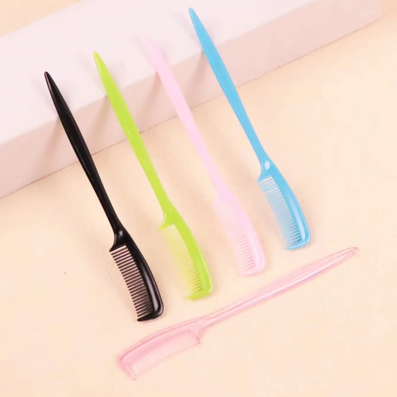 5pcs cute mini comb sets, easy to carry for travel, anti-static, suitable for family hair styling, special for real hair wigs